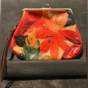 Patricia Nash Savena Winter Bloom Floral kiss lock clutch wristlet bag